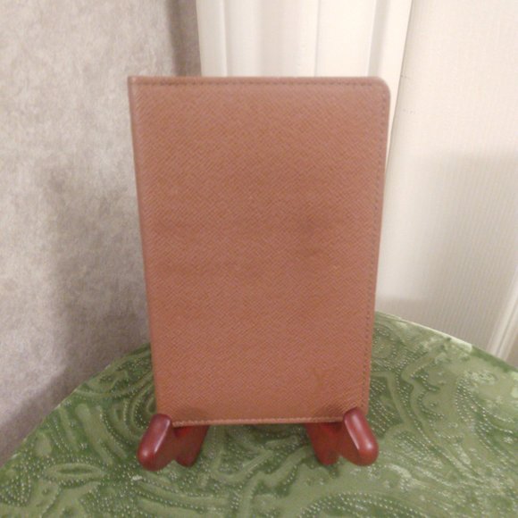 Louis Vuitton Taiga ID Card Holder - Picture 1 of 10
